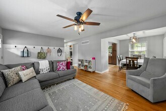 7917 W 92nd Pl in Overland Park, KS - Building Photo - Building Photo