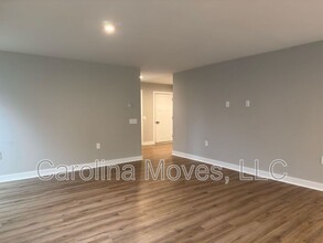 102 Stockland Trl in Fountain Inn, SC - Foto de edificio - Building Photo