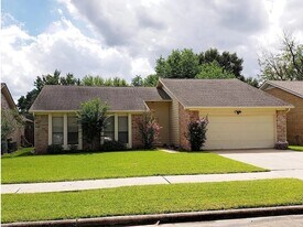 3038 Shawnee Dr in Sugar Land, TX - Building Photo