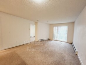 667 Watt Blvd SW in Edmonton, AB - Building Photo - Building Photo
