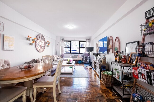219 E 69th St in New York, NY - Foto de edificio - Building Photo