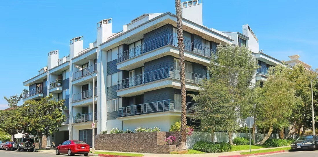 1120 Granville Ave, Unit 302 in Los Angeles, CA - Foto de edificio