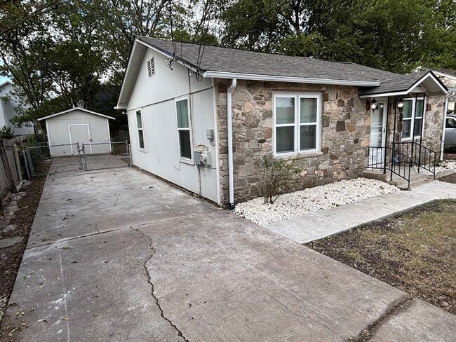505 Fort Clark Dr in Austin, TX - Building Photo - Building Photo