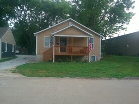 211 Hickman Ave in Columbia, MO - Building Photo