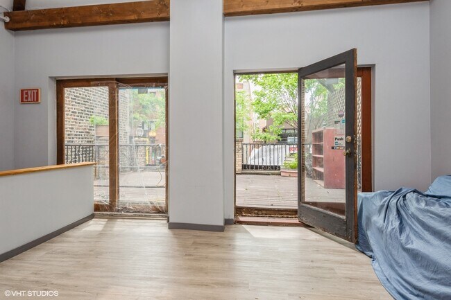property at 1418 W Taylor St