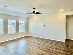 920 Queen St in Centerton, AR - Building Photo - Building Photo