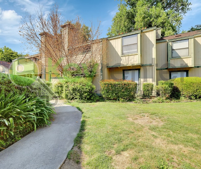 property at 600 Del Verde Cir