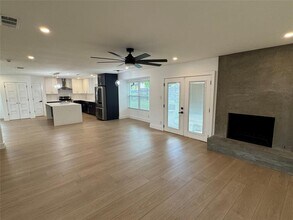 5805 N Hampton Dr in Austin, TX - Building Photo - Building Photo