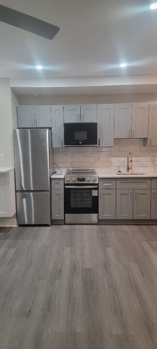 258 Apsley St in Philadelphia, PA - Building Photo