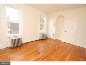 2808 W Girard Ave in Philadelphia, PA - Building Photo - Building Photo