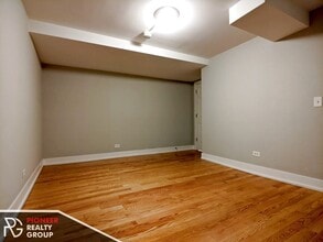 907 W George St, Unit 2 in Chicago, IL - Building Photo - Building Photo