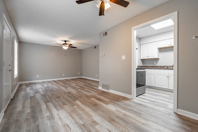 Flats at Greentree in Clarksville, IN - Foto de edificio - Interior Photo