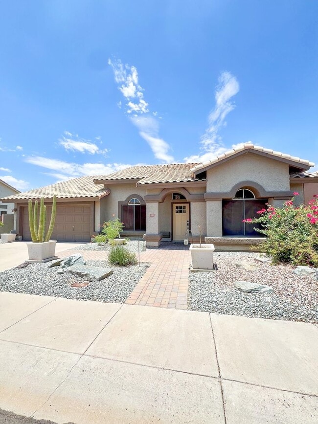 property at 1220 E Briarwood Terrace