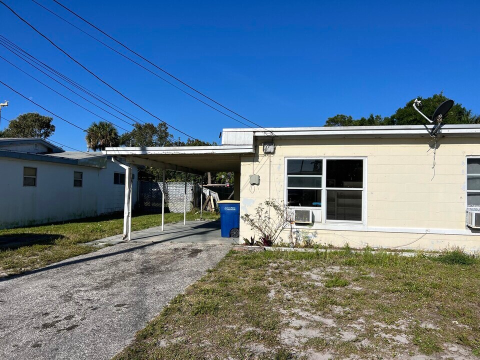 817 S 6th St in Fort Pierce, FL - Building Photo