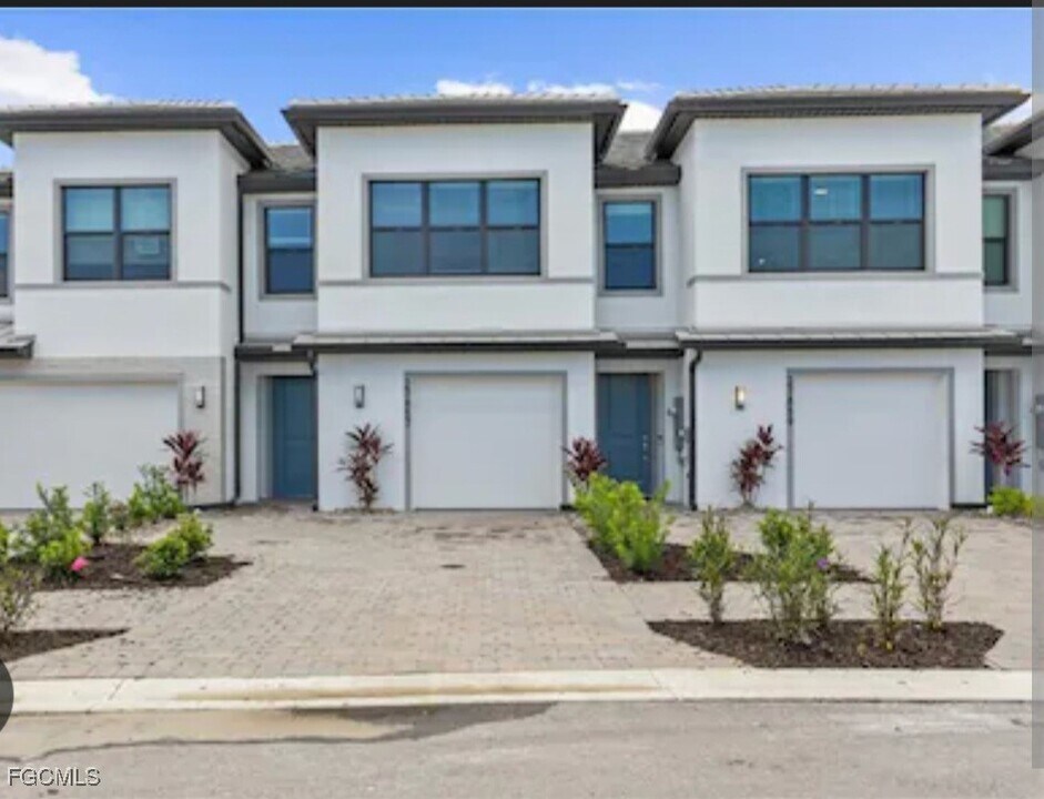 13010 Luminary Wy in Bonita Springs, FL - Building Photo