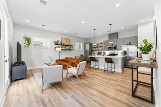 1209 W Tidwell Rd in Houston, TX - Building Photo - Building Photo