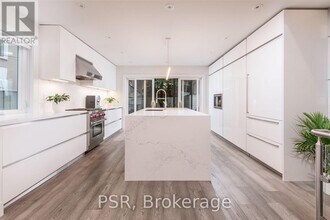 10 Bishop St in Toronto, ON - Building Photo - Building Photo