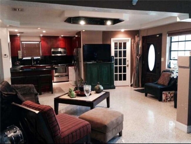 900 NE 85th St in Miami, FL - Building Photo - Building Photo