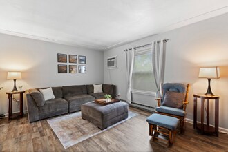 0 Spanish Manor in Wheeling, WV - Foto de edificio - Building Photo