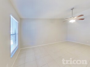 12318 Cloverstone Dr in Tampa, FL - Building Photo - Building Photo