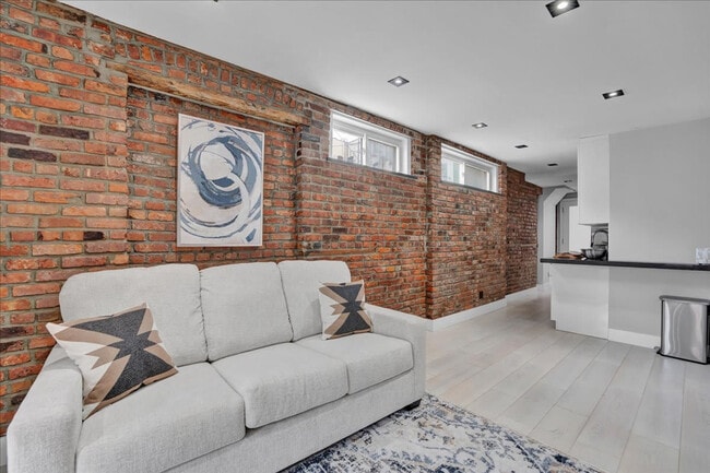120 Mulberry St in New York, NY - Building Photo - Building Photo