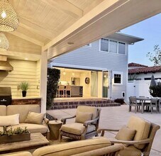 301 7th St in Coronado, CA - Foto de edificio - Building Photo