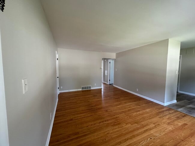 9335 W Sheridan Ave in Milwaukee, WI - Building Photo - Building Photo