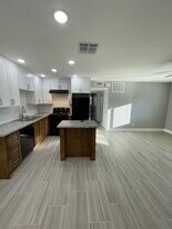 69 W Beverly Ave in Clovis, CA - Building Photo