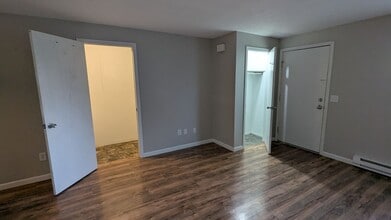 827 Kerns Dr NE in Bolivar, OH - Building Photo - Building Photo