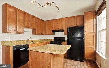 45556 Lakemont Square in Sterling, VA - Building Photo - Building Photo