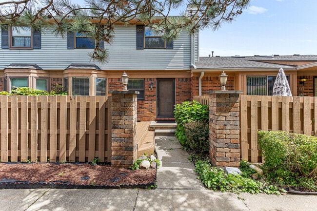 property at 1891 Vine Way Dr