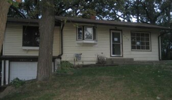 5413 Summerville Ave in Wonder Lake, IL - Building Photo