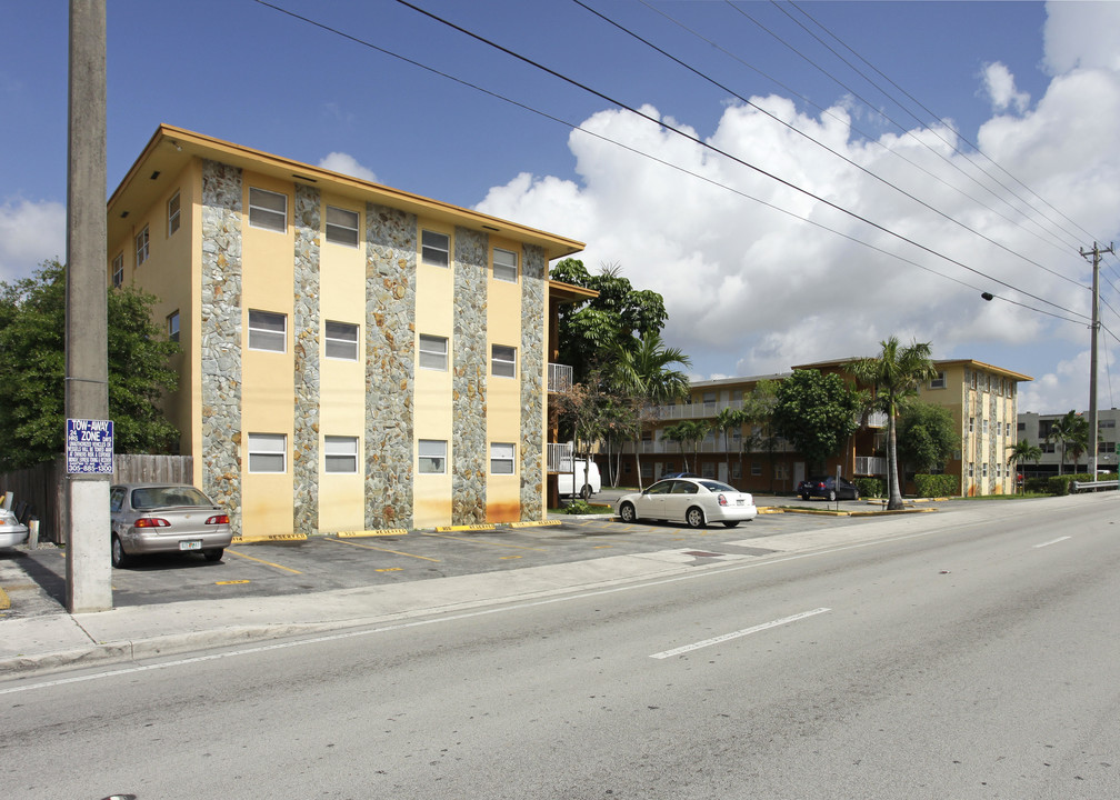 5150 W 12th Ave in Hialeah, FL - Foto de edificio