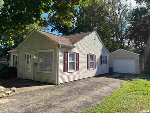 341 W Barrington Rd in Peoria, IL - Building Photo - Building Photo