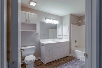 Wild Oak Apartments in Kansas City, MO - Foto de edificio - Building Photo