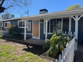 802 Ridge Rd in Redding, CA - Building Photo