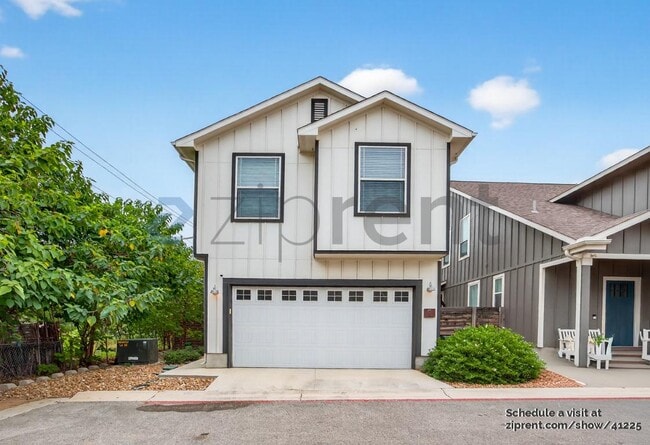 1511 E Sandalwood Ln in San Antonio, TX - Building Photo - Building Photo