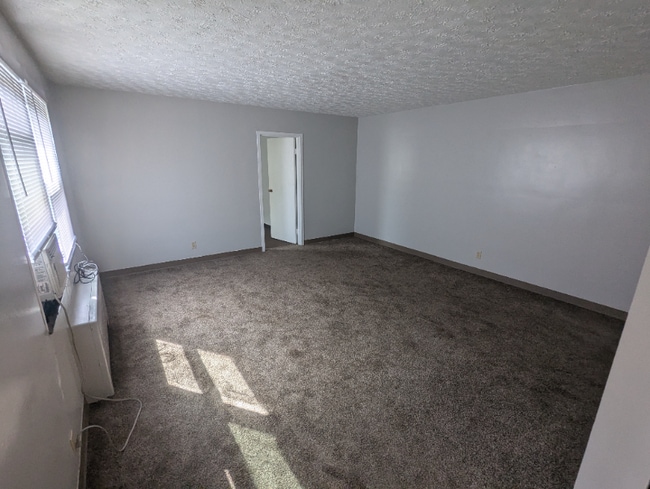 6 Bradley Ave in Shelby, OH - Building Photo - Building Photo