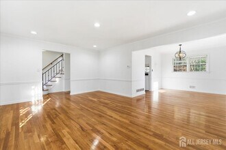 35 Brooktree Rd in East Windsor, NJ - Foto de edificio - Building Photo