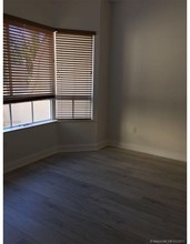 16102 Emerald Estates Dr-Unit -214 in Weston, FL - Building Photo - Building Photo