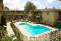 El Mirador 2 Apartments in Anaheim, CA - Foto de edificio - Building Photo