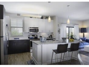 Beacon 430 in St. Petersburg, FL - Building Photo - Building Photo