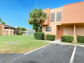 9151 Orchid Tree Ln in Pembroke Pines, FL - Building Photo