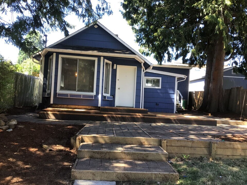 10255 41st Ave SW in Seattle, WA - Building Photo