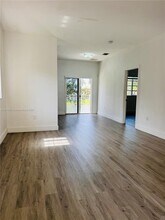 364 NE 25th Pl in Homestead, FL - Building Photo - Building Photo