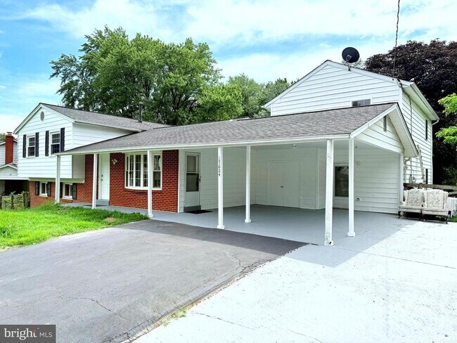 17624 Wheat Fall Dr in Derwood, MD - Building Photo - Building Photo