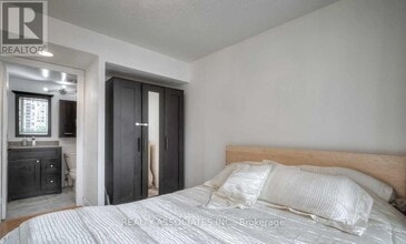 15 Northtown Way in Toronto, ON - Building Photo - Building Photo