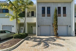 913 NW 45th Terrace in Plantation, FL - Building Photo