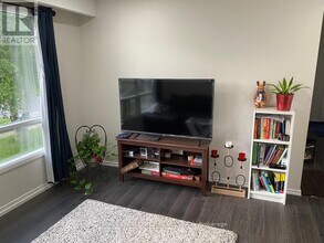 31 Bernick Dr in Barrie, ON - Building Photo - Building Photo