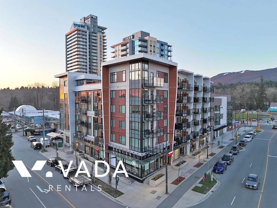 1496 Charlotte Rd in North Vancouver, BC - Building Photo